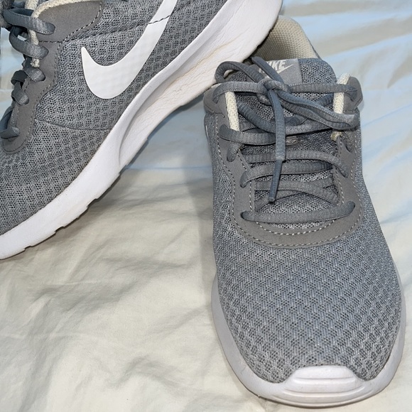 Nike shoes - Picture 2 of 7